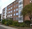 2 Bedroom Apartment In Stratton Court Central Surbiton Incl Free Parking