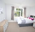 Whole House - Sleeps 6 - Near Town Centre - Off Road Parking