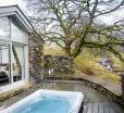 The Cow Shed - With Hot Tub