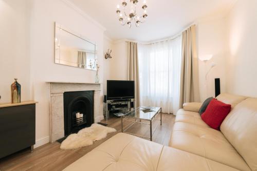 3 Bedroom 3 Bathroom House In Greenwich, Close To O2, Charlton, 