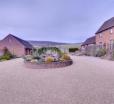 Quaint Holiday Home In Boughton Lees Kent With Courtyard