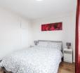 Stylish And Chic Wimbledon Park View 3 Bed Apartment