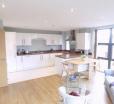 Beautiful 2 Bed Flat Close To Clapham Station!