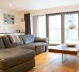 Stunning 2 Bedroom Apartment On The River Thames