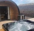 Superior Glamping Pod With Hot Tub