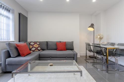 3 Bedroom Luxury Apartment In Canary Wharf, Limehouse, 