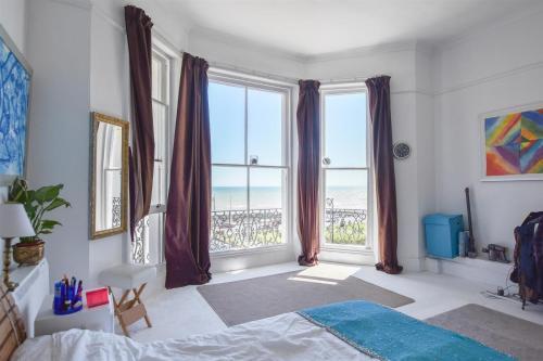 See The Sea With Your Zzz's...in Hastings!, Hastings, 