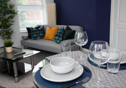 Cross Street Boutique Apartment- Self Isolate Here, Altrincham, 