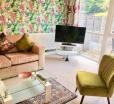 Homely Birch Close House With Free Parking & Sleeps 8