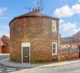 The Little Round House, Entire House In Town Centre, Sleeps 4