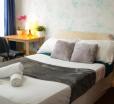 Bright & Comfortable Double Room In Shared House 7