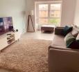 Lovely Spacious 2 Bedroom Flat By The Meadows