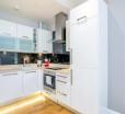 Modern 2br Home In Dalston W Balcony, Fits 4 By Guestready