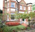 124 Stondon Park. Room No:1 Luxurious One Bedroom With En-suite Bathroom, And Shared Kitchen. Lo