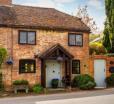 Quintessentially English 3-bed Cottage In Farnham