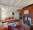Large Rustic Cottage For Groups & Families, London Road