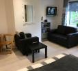 Spacious Ground Floor Studio Flat - Easy Access To Stansted Airport, London And Cambridge