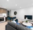 Luxury 1 Bed Apartment In Olympia Kensington