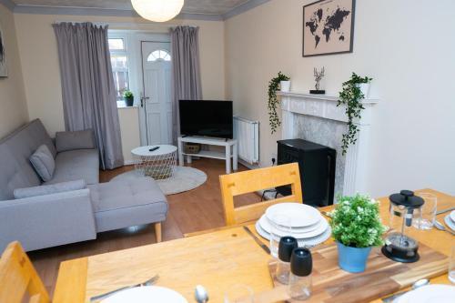 Fab Serviced Apartment On The Edge Of The City Close To The Vibrant Suburb Of Jesmond Travel Lin, Newcastle Airport, 