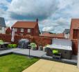 Brand New Modern 4 Bed House With Hot Tub, Sunny Garden, Wifi, Sky Q & Netflix In Central Touris