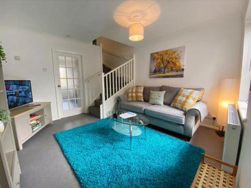 The Grove Extra Cosy 2 Bed Town House Station Location, Bedford, 