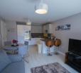 Modern 2 Bedroom Flat With 2 Ensuite Bathrooms In Bristol For Up To 4 People