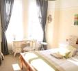Lovely Bright Double Bedroom In A Large Apartment.
