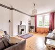 Vibrant Leith Flat For 3 People - Cosy Great Location!