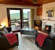 Lodge Cabin With Fabulous Views - Farm Holiday