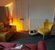 Colourful, Cosy 1 Bed Apartment & Enclosed Garden.
