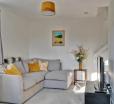 New Sleek & Spacious 1bd House With Garden Horsham