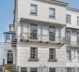 Beautiful Regency Apartment With 2 Bedrooms, Courtyard And Parking