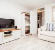 Modern And Spacious Central 1 Bedroom Apartment With Balcony
