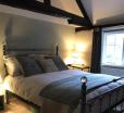 No 91 The Loft Odiham - Self Catering Apartment Min 2 Night Stay