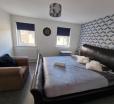 Superking Bedroom Close To The A30 Camborne