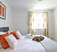 Kvm - Highclere House For Large Groups With Parking By Kvm Serviced Accommodation