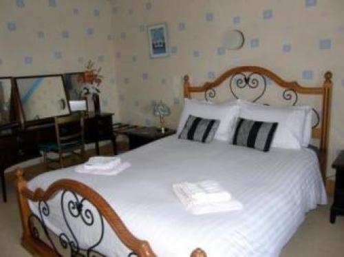 Riviera Guesthouse, Whitby, 