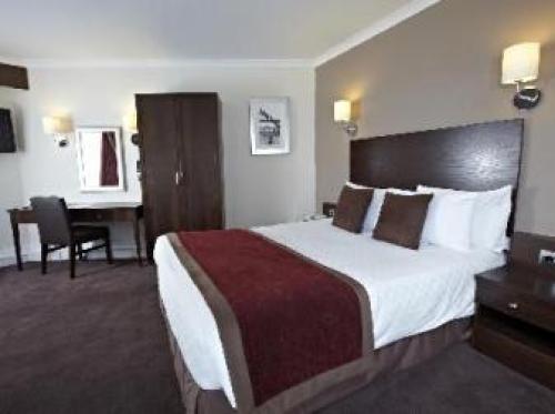 County Hotel Newcastle, Newcastle Airport, 