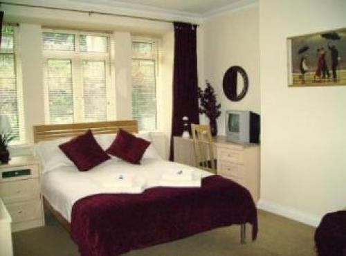 Spacious 2 Bed Apartment With Off Street Parking, Bath, 