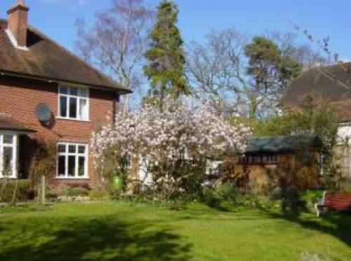 Hatsue Guest House, Camberley, 