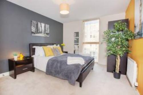 2 Bedroom 2 Bathroom Apartment In Central Milton Keynes With Free Parking And Smart Tv - Contrac, Bletchley, 