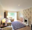 Spacious Bungalow/private Garden-sleeps Up To 6