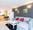 Open Plan Modern City Centre Apartment - Sleeps 2 - Can Accommodate 4