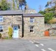 Cosy Holiday Home In Penrhyndeudraeth With Terrace