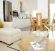 Lyntons Lounge - 2 Bed Serviced Apartment - Parking And Gym