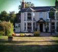 Twin Oaks Guest House
