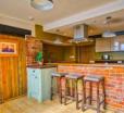 Easton Guest House And Apartments