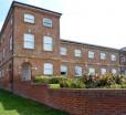 Nunnery Fields - Cosy Apartment With On Site Parking