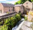 Weir Cottage On The Mill Pond