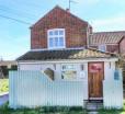 2 Lock Cottages